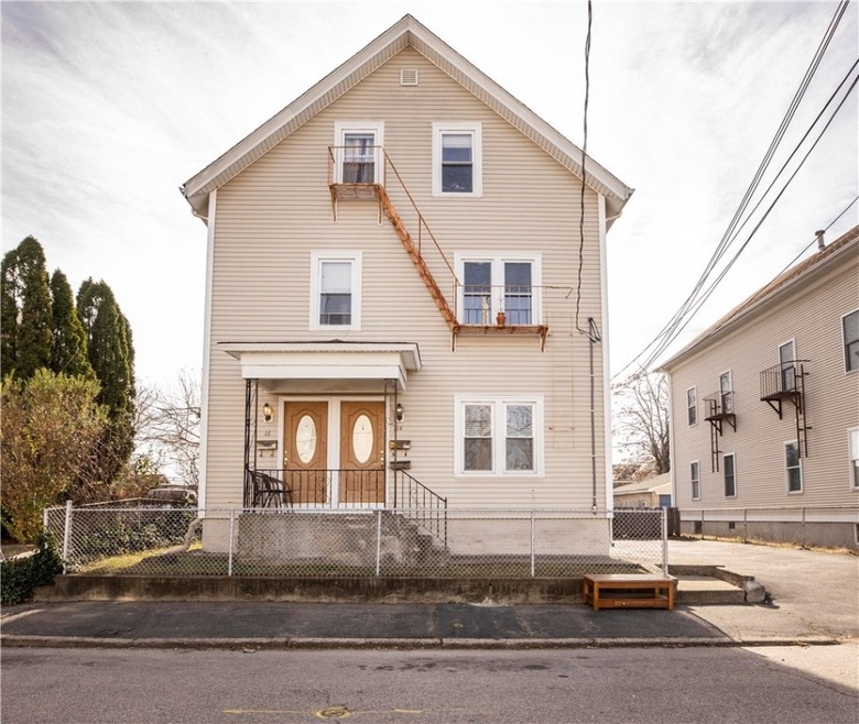 14 Berndt St, Pawtucket, RI 02861 - photo 1