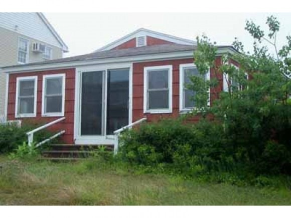 364 Woodstock St, Seabrook, NH 03874 - photo 1