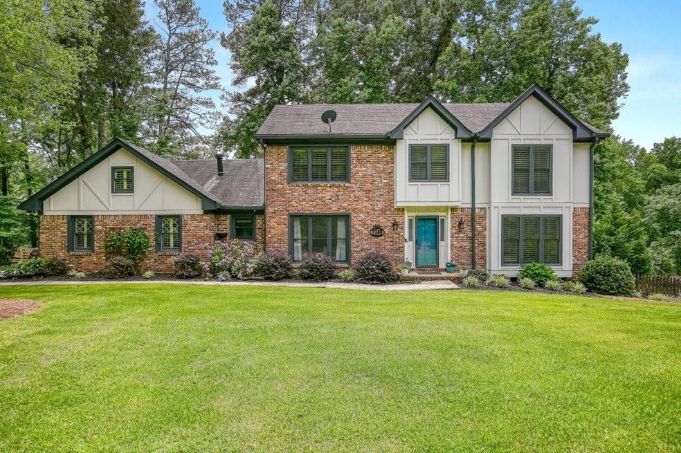 2740 Roxburgh Dr, Roswell, GA 30076 - photo 1