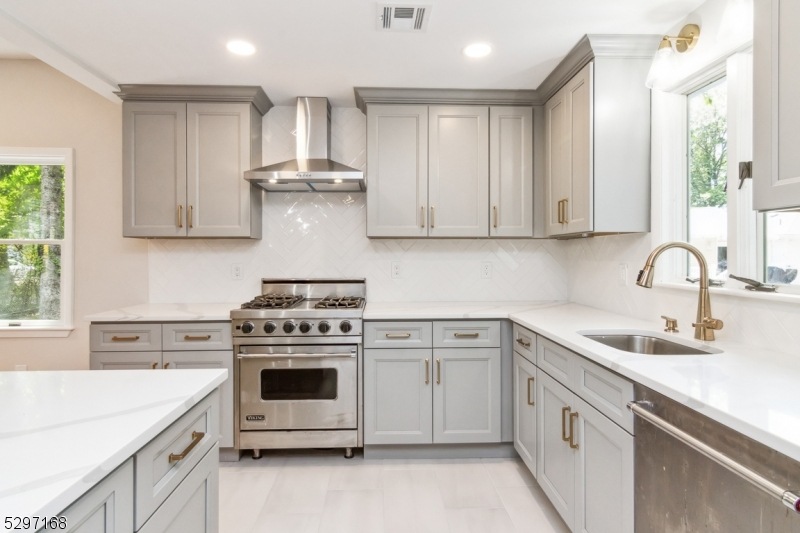 578 E Passaic Ave, Bloomfield, NJ 07003 - photo 1