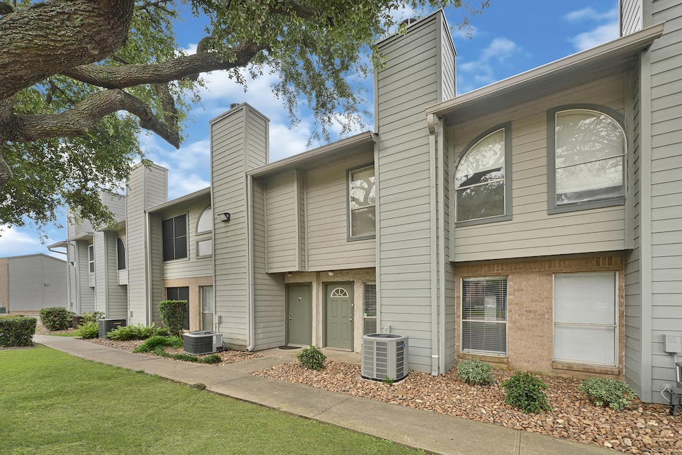 260 El Dorado Blvd unit 205, Webster, TX 77598 - photo 1