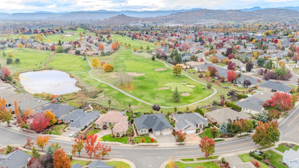 398 Robert Trent Jones Blvd, Eagle Point, OR 97524 - photo 1