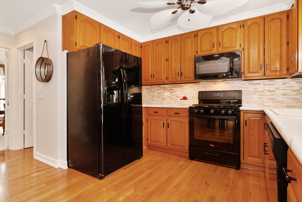 2325 Keim Rd, Naperville, IL 60565 - photo 1