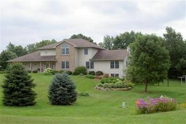 7137 N Shore Dr, Belleville, WI 53508 - photo 1