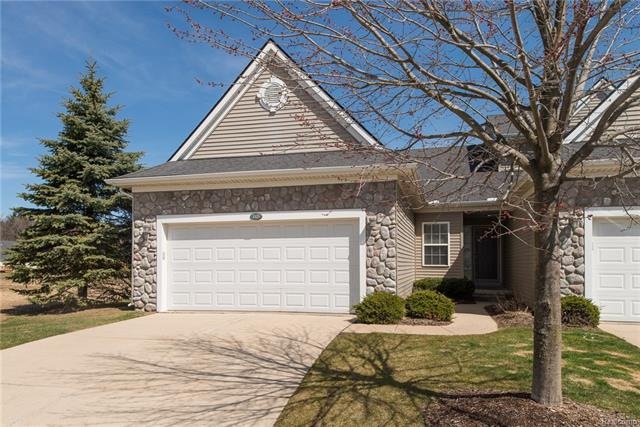 Covered porch-Private Entry w/ attached grage