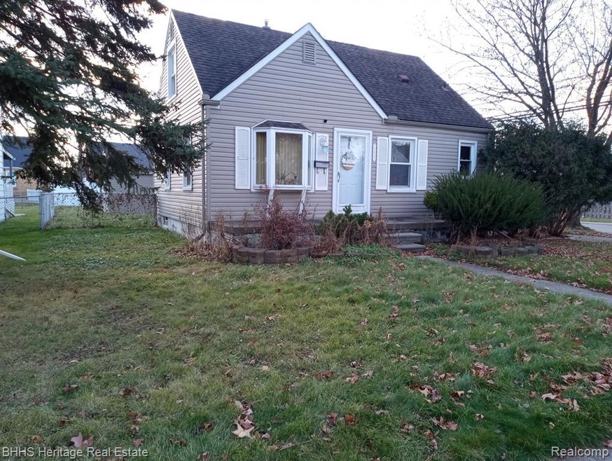 Huge corner lot!