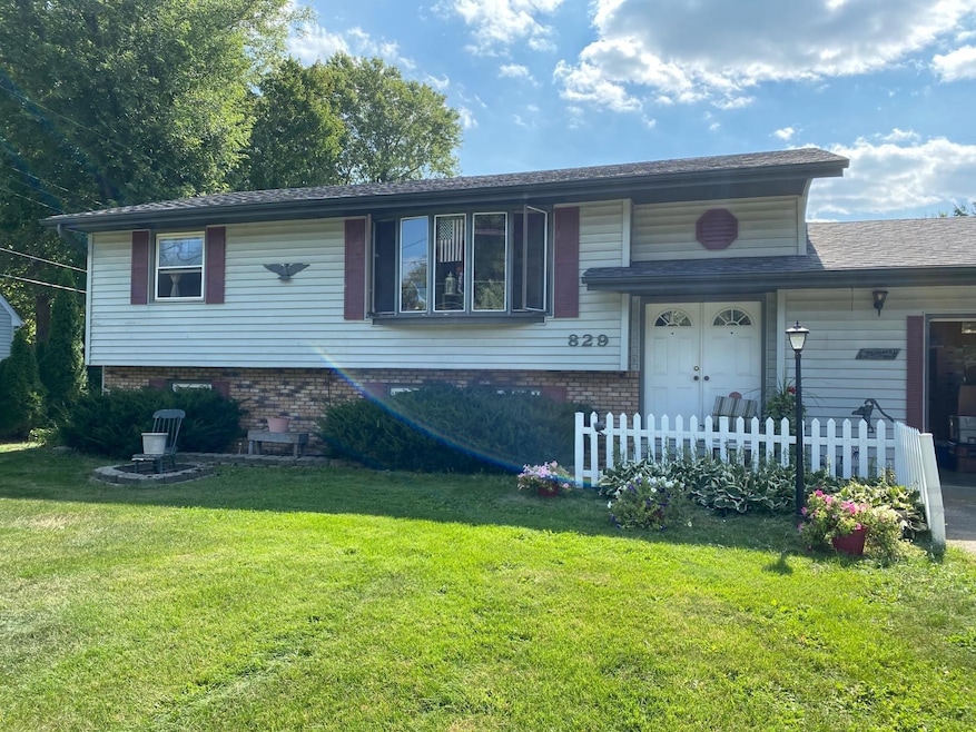 829 W Happy Hollow Rd, Janesville, WI 53546 - photo 1