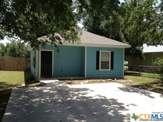 611 Valley St, San Marcos, TX 78666 - photo 1