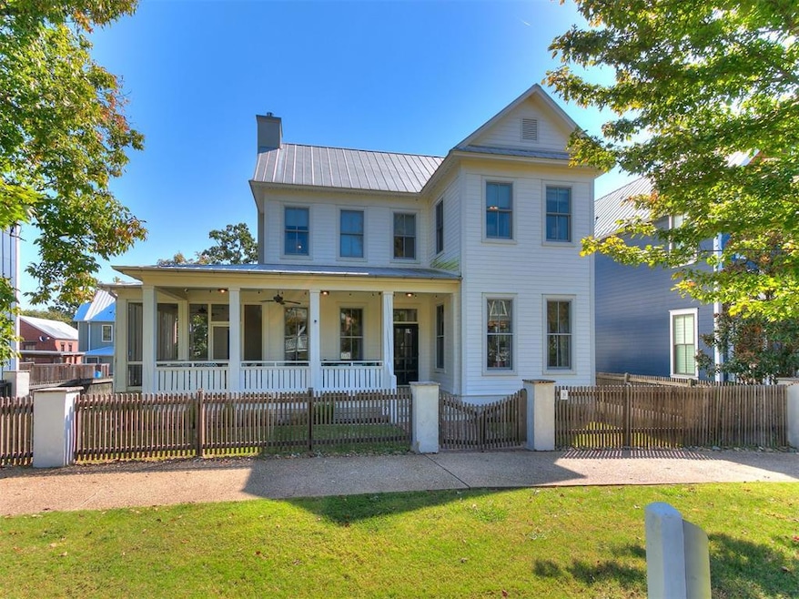 View of front facade featuring a front yard and a porch
