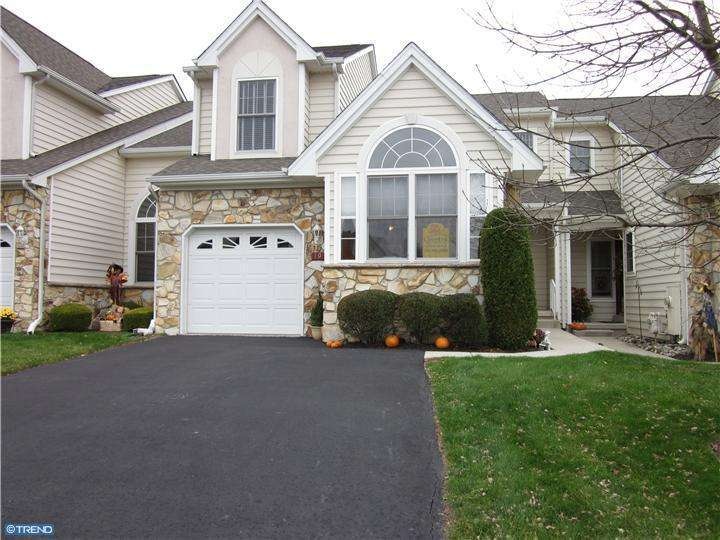 19 Grandview Dr, Warminster, PA 18974 - photo 1