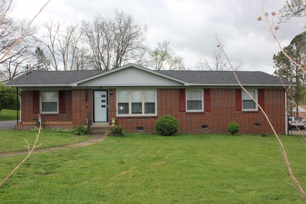 617 Llyod St 4 Bedrooms, 3 Full Baths! 2536 Sqft