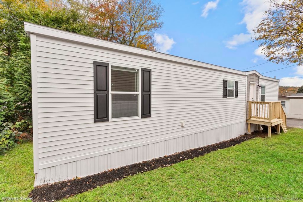 55 Sugar St unit 5, Newtown, CT 06470 - photo 1