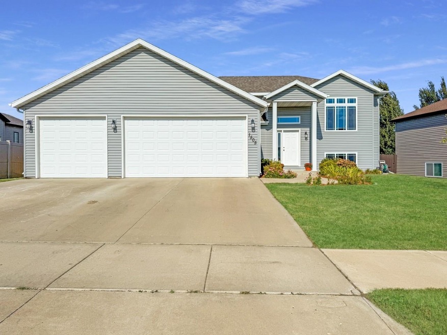 1505 35th Ave SW, Minot, ND 58701 - photo 1