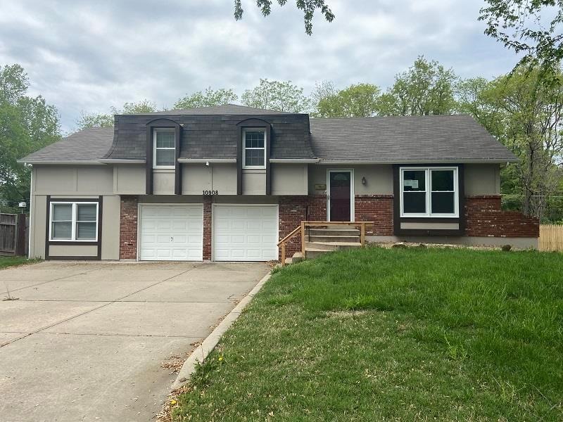10908 W 71st Place, Shawnee, KS 66203 - photo 1