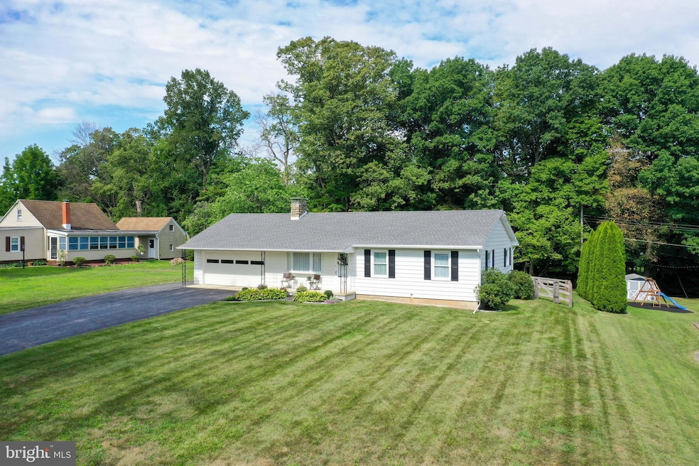 637 Sheerlund Rd, Reading, PA 19607 - photo 1