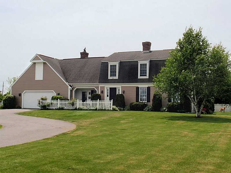 322 Vaucluse Ave, Middletown, RI 02842 - photo 1