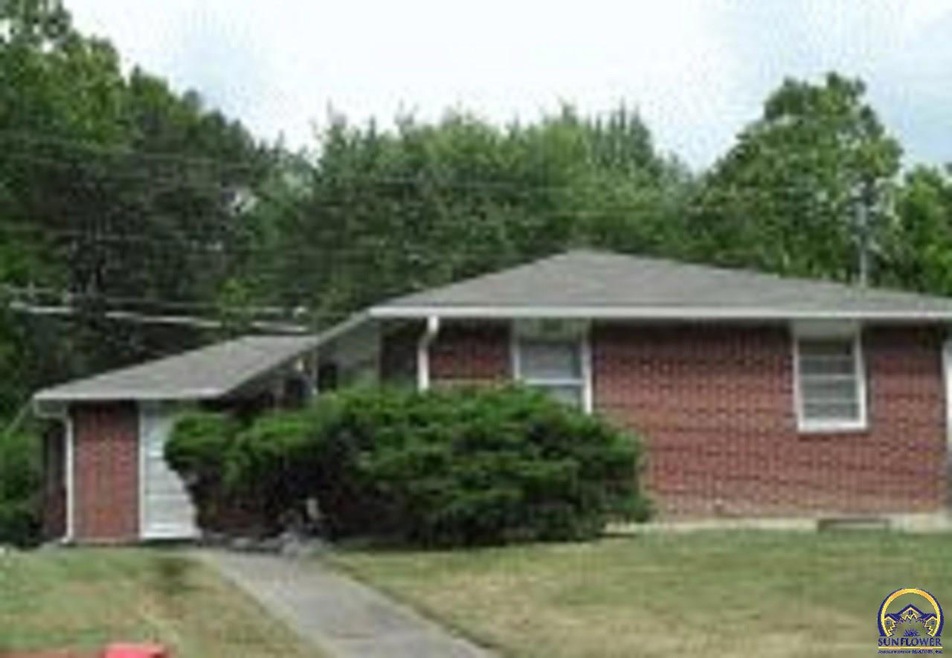 2920 SW Randolph Ave, Topeka, KS 66611 - photo 1