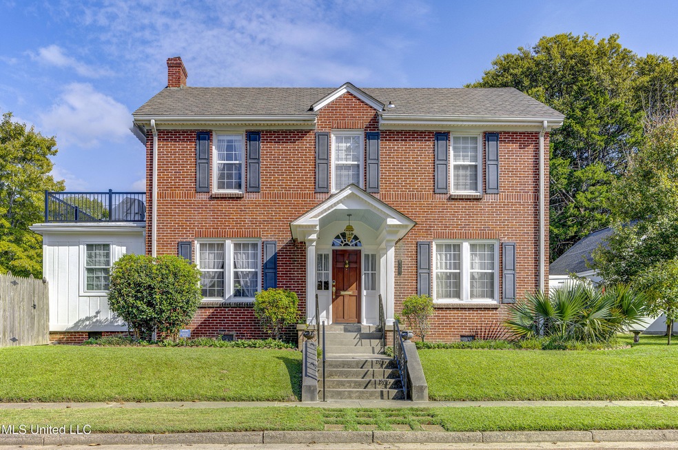 2203 Wilson St, Vicksburg, MS 39180 - photo 1