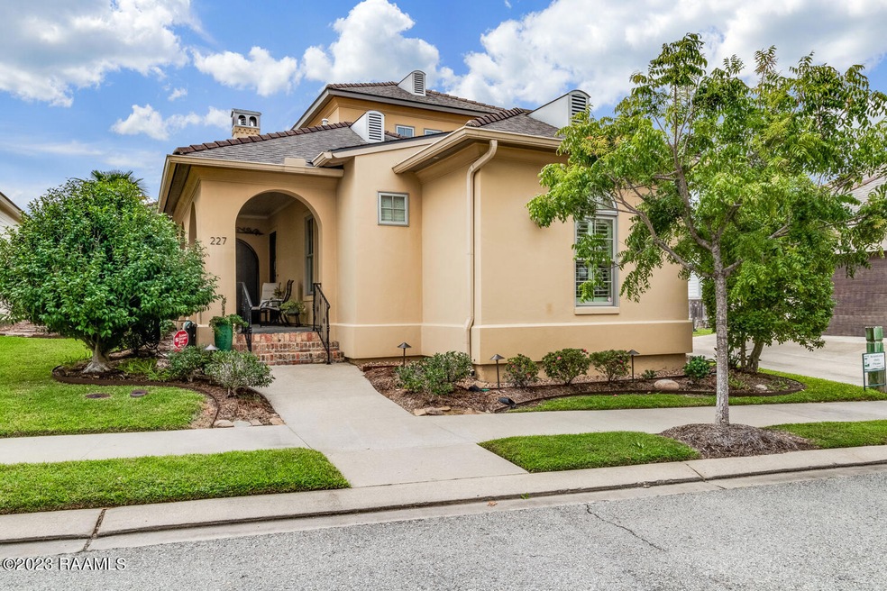 227 Biltmore Lane-25