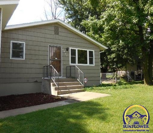 1831 SW 36th St, Topeka, KS 66611 - photo 1