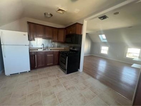 692 Plymouth Ave unit 3, Fall River, MA 02721 - photo 1