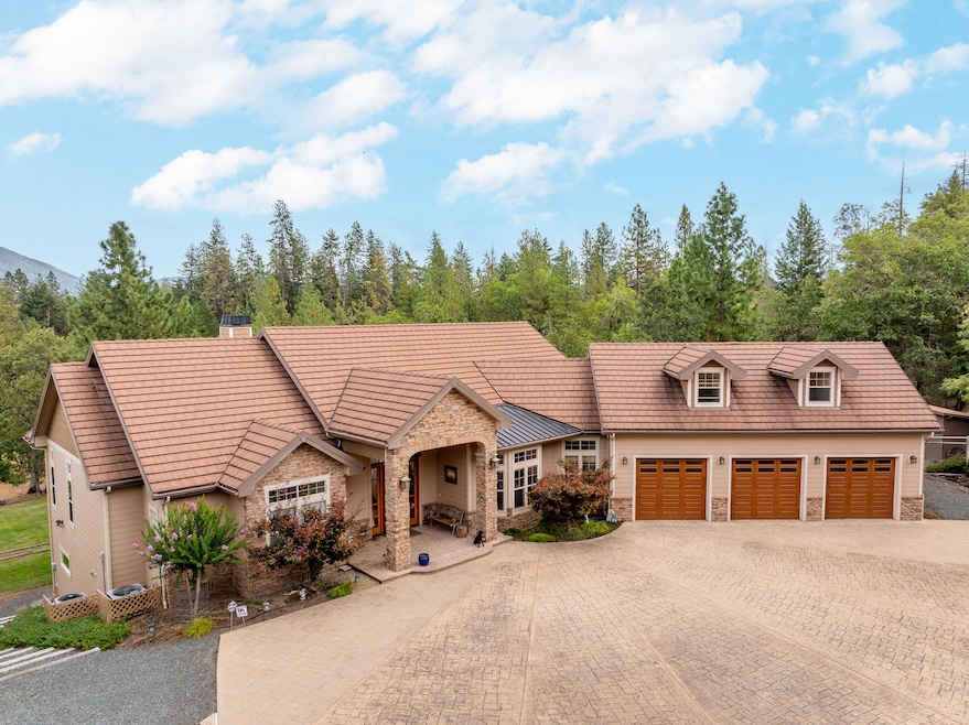 1389 Falcon Crest Ln, Merlin, OR 97532 - photo 1