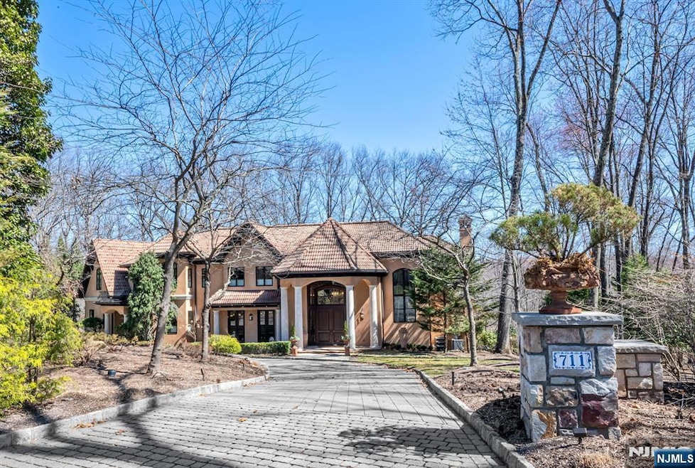 Sold $3,400,000 • Co-Listing Agent