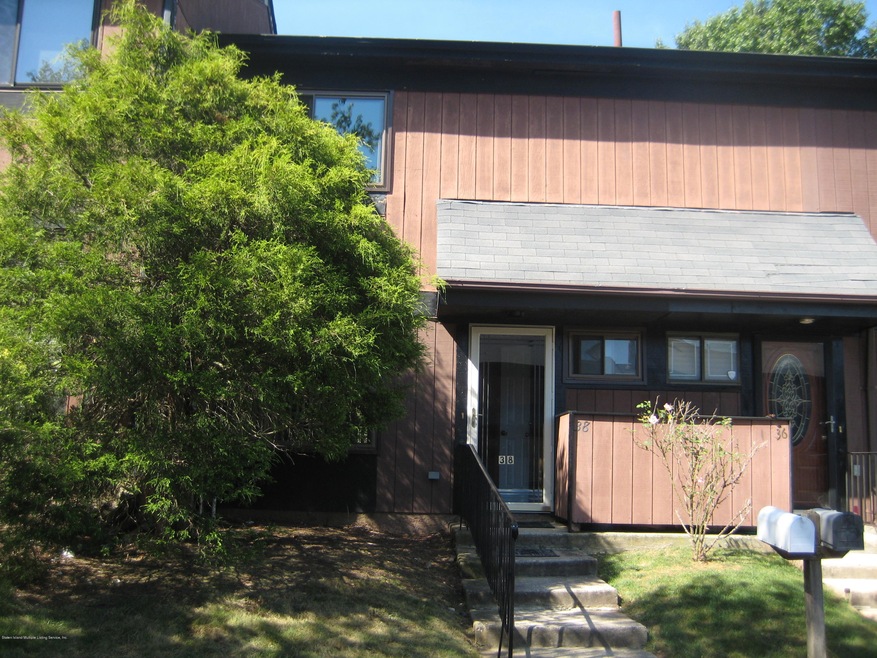 38 Hemlock Ct unit 143, Staten Island, NY 10309 - photo 1