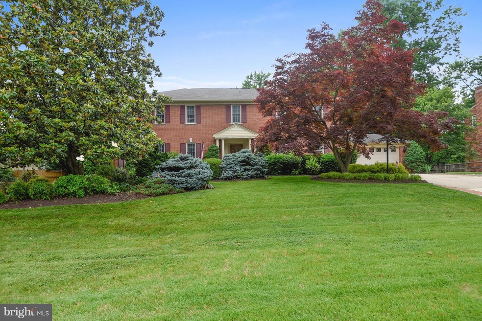 9904 Hall Rd, Potomac, MD 20854 - photo 1