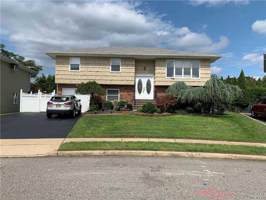 44 Dennis Ln, Bethpage, NY 11714 - photo 1