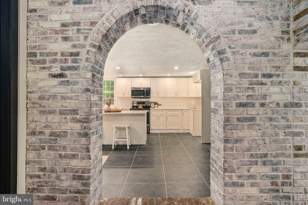 1237 W King Rd, Malvern, PA 19355 - photo 1