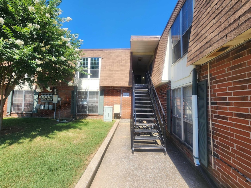 Exterior photo 1