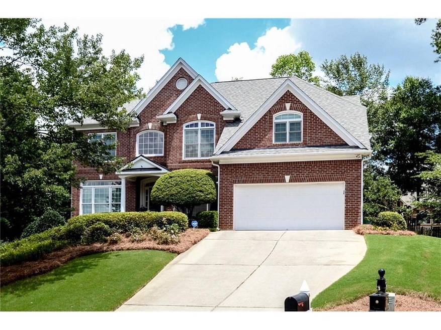 GORGEOUS FIVE BEDROOM HOME LOCATED IN VININGS ESTA