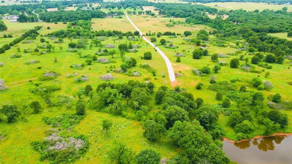 Bird's eye view featuring a water view and a rural
