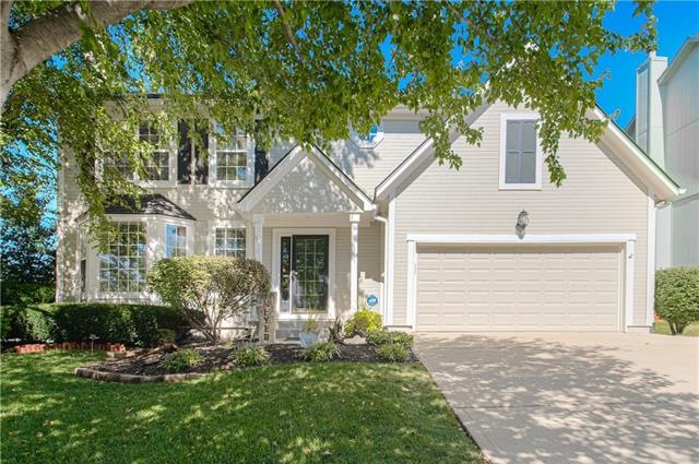 Great curb appeal on this Prieb-built home!