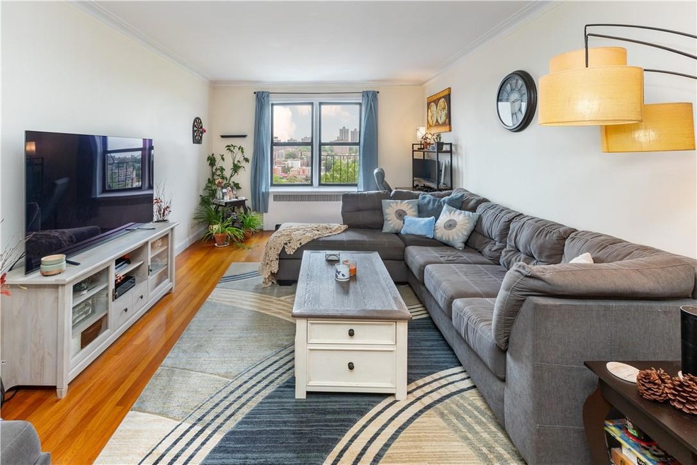 The Van Buren unit 6-K, Bronx, NY 10463 - photo 1