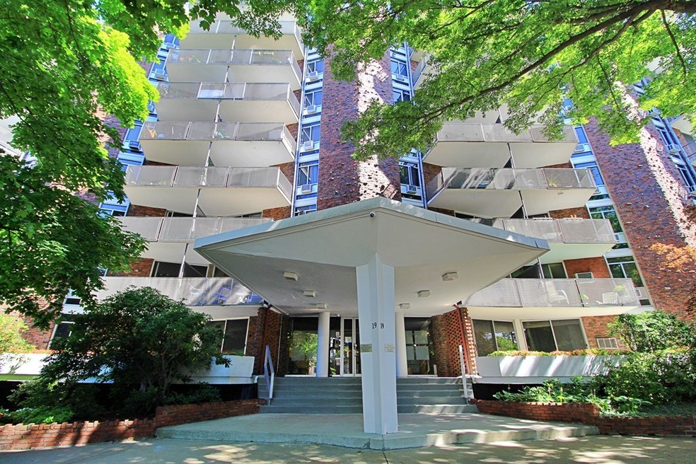 Winchester House Condominiums unit 904, Brookline, MA 02446 - photo 1