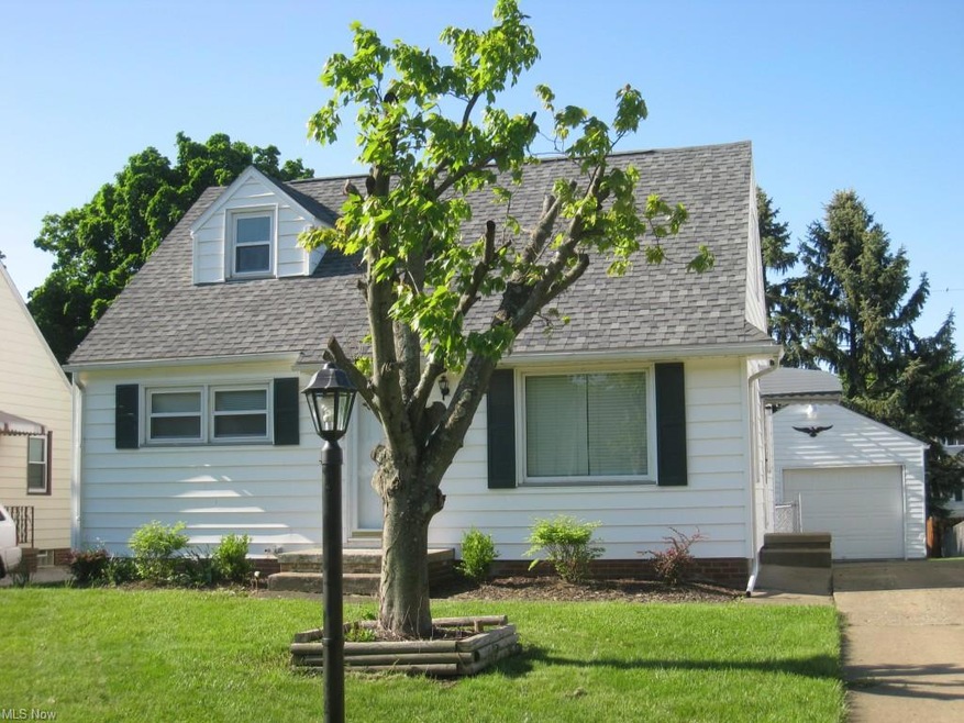 Extensively renovated vinyl sided 3 bedroom, 2 ful