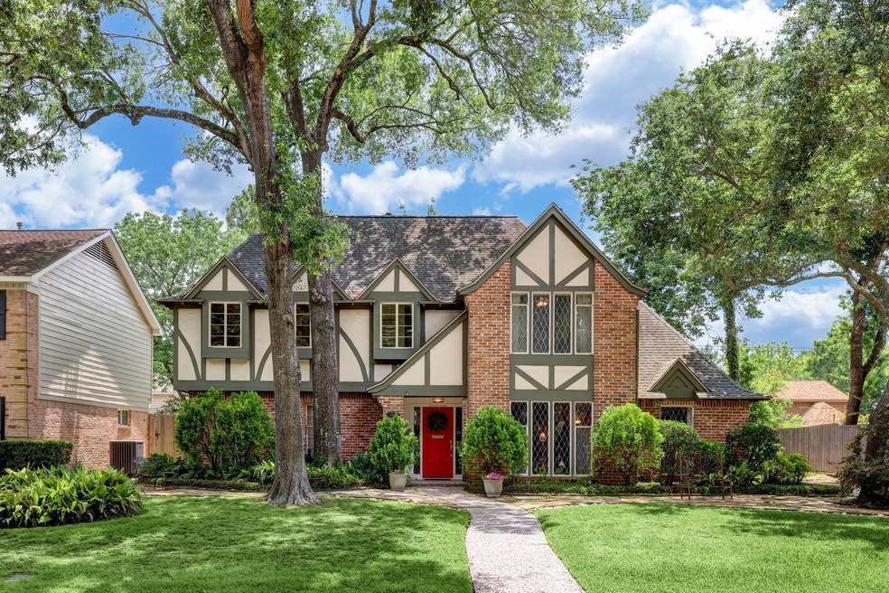 13307 Saint Marys Ln, Houston, TX 77079 - photo 1
