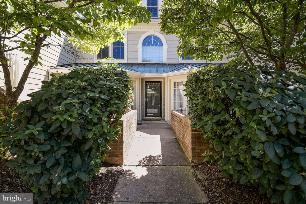 10833 Luxberry Dr, Rockville, MD 20852 - photo 1