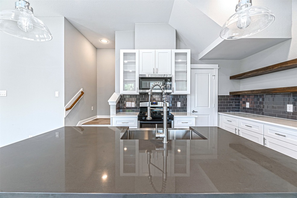 8415 Berry Brush Ln, Houston, TX 77022 - photo 1