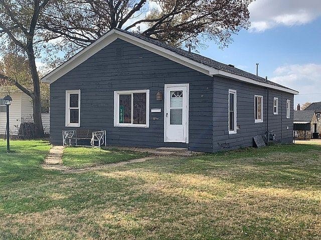 727 Elm St, Minneapolis, KS 67467 - photo 1