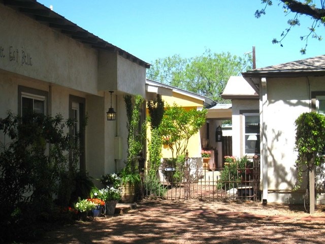 509 W Centre St, Fredericksburg, TX 78624 - photo 1