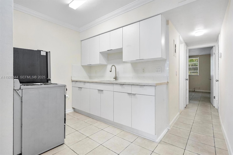 1715 N 16th Ave unit 209, Hollywood, FL 33020 - photo 1