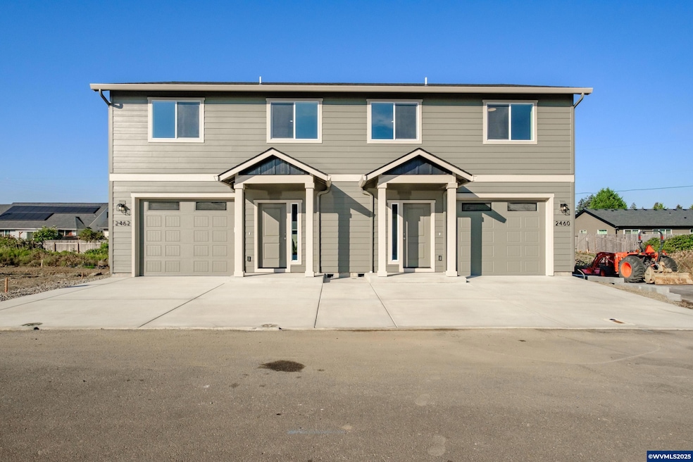 2488 Roll Tide (-2490) Ct, Lebanon, OR 97355 - photo 1