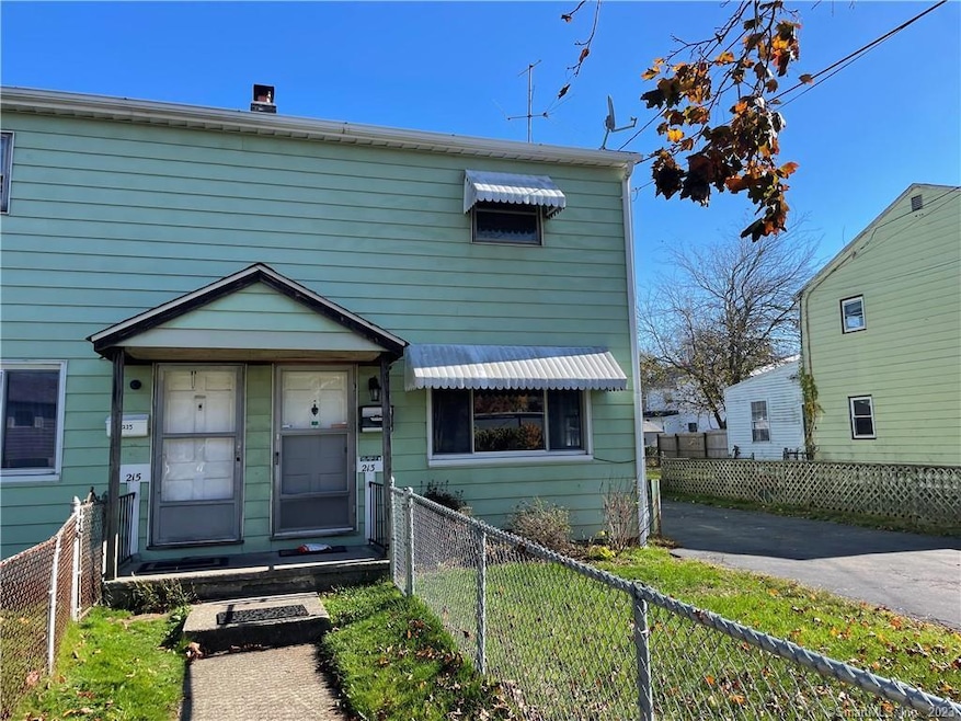 213 Larkin Ct, Stratford, CT 06615 - photo 1