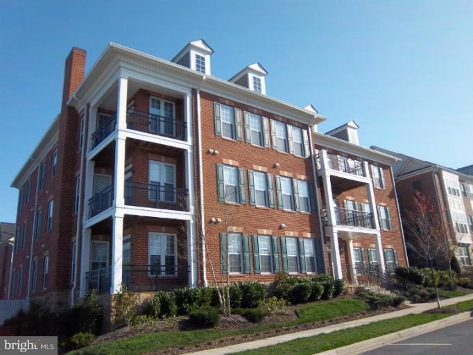 23620 Overlook Park Dr unit 101, Clarksburg, MD 20871 - photo 1