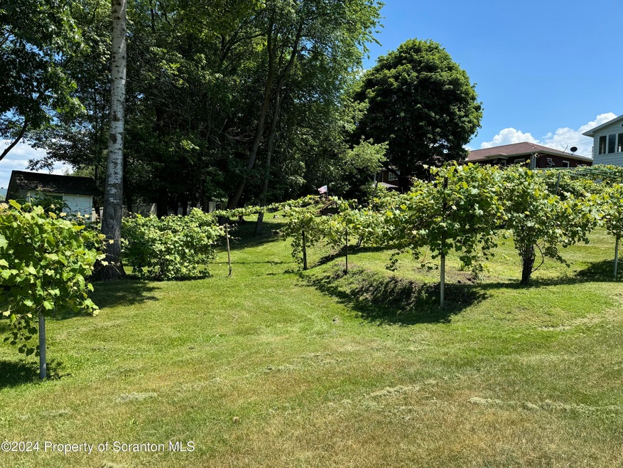 124 Northpoint Dr, Olyphant, PA 18447 - photo 1