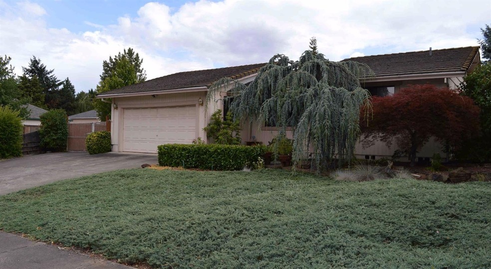 2836 Crystal Dr, Medford, OR 97504 - photo 1