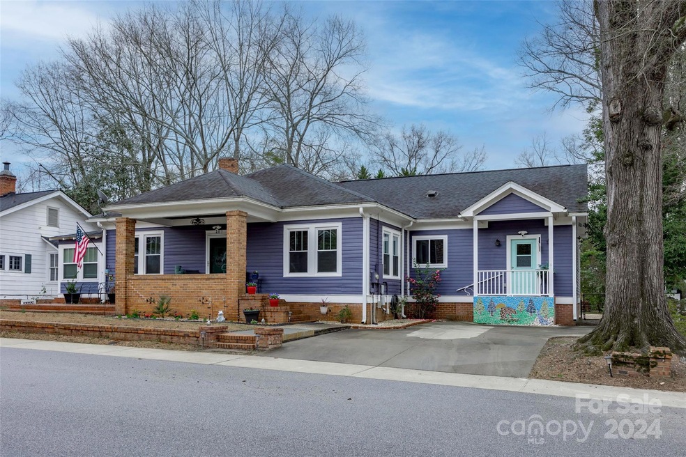 407 Walnut St, Camden, SC 29020 - photo 1